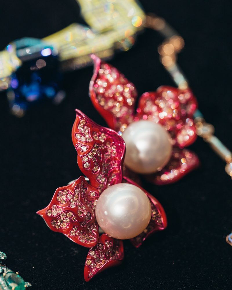 Flower brooch with pearls and diamond-set red petals